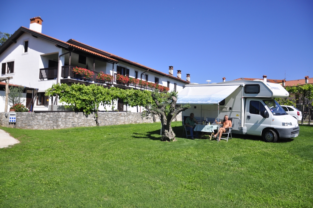 Kmetija in kamp Brajda - domačija Milharčič